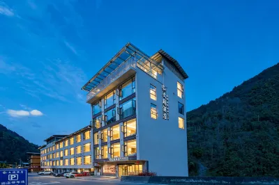Wolong Wenyue Homestay Hotels in 