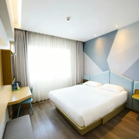 Huatai Hotel (Xining Daxin Street Night Market)