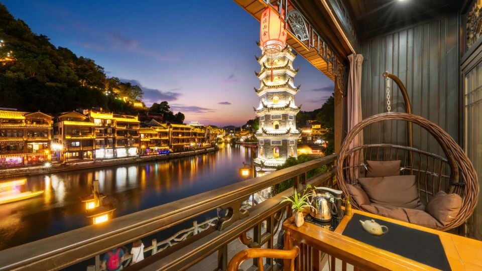 Phoenix Wanfeng Yushe Light Luxury Homestay (Hongqiao Branch, Fenghuang Ancient Town)