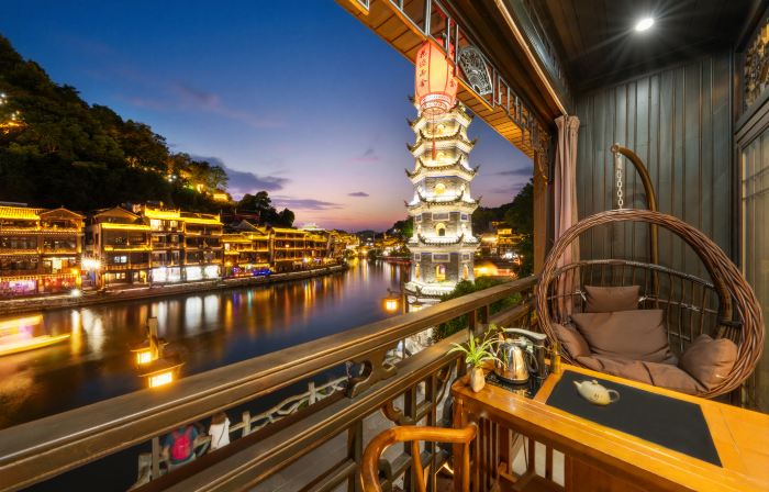 Phoenix Wanfeng Yushe Light Luxury Homestay (Hongqiao Branch, Fenghuang Ancient Town)
