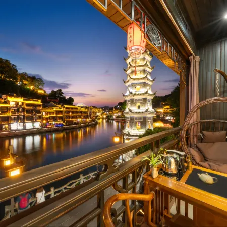 Phoenix Wanfeng Yushe Light Luxury Homestay (Hongqiao Branch, Fenghuang Ancient Town)