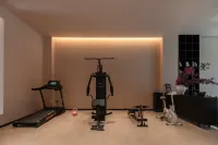 qianhuan.redhouseshejishidujiabieshu(xiaoqikongdongmenshoupiaodatingdian) - Gym