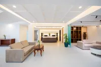 The Riverfront Central Hotel - parkir