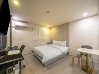 ZAZA Hotel Hotel dekat Kota Bucheon