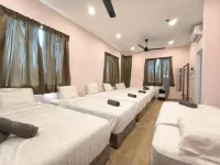 Melaka Hideaway Villa, KTV, BBQ, Arcade Games, Pool, 10min to JONKER WALK, KLEBANG BEACH - Homestays
