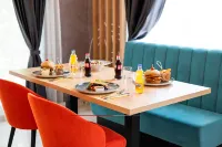 Airport Hotel Budapest - Breakfast