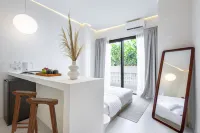 Pyramid Ateliero Hotel Canggu - Inns