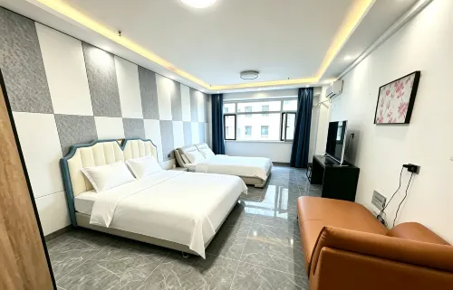 Light Luxury Banshan Hot Spring Homestay (Changchun Film Century City Branch) - Bjergudsigt