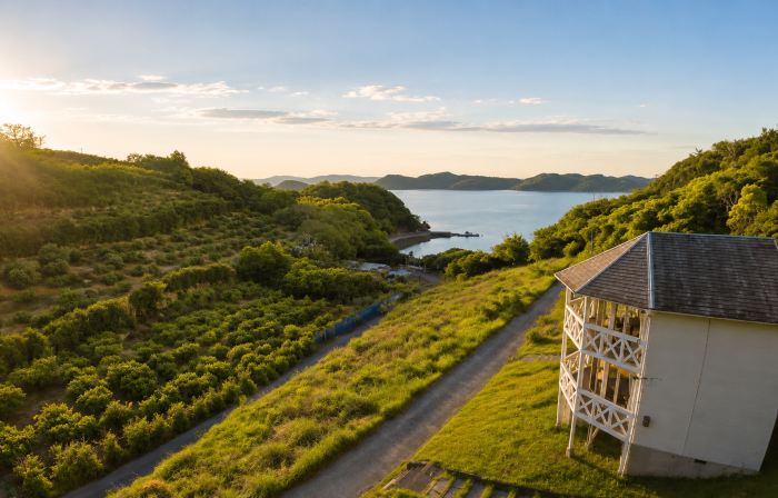 Ultra Private Off Grid Island Villa Near the Beach Mandarin Farm Setting