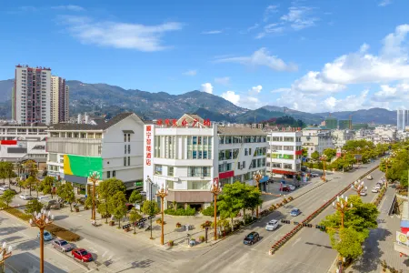 Fengqing Shunning Smart Hotel (Fengqing Passenger Station Store) Отели рядом с достопримечательностью «Fengqing Confucian Temple»
