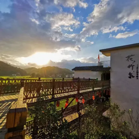 Huazhuquan Health Hot Spring Hostel