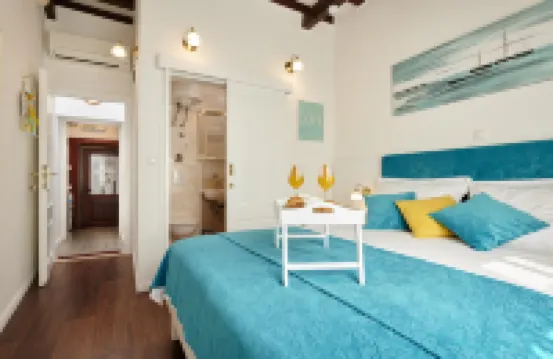 Palace Central Square