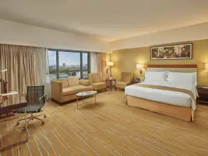 Holiday Inn & Suites Makati, an IHG Hotel