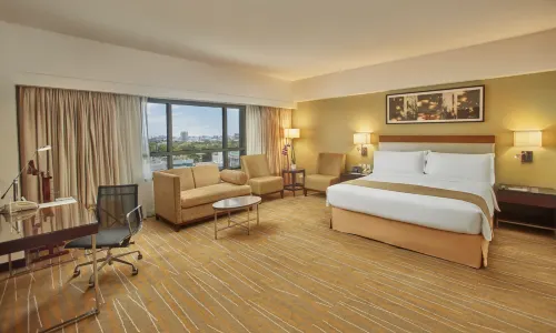 Holiday Inn & Suites Makati