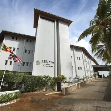 Berjaya Hotel Colombo Отели рядом с достопримечательностью «Mt Lavinia Beach»