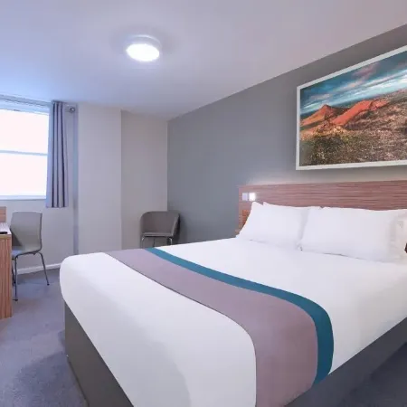 Travelodge Edinburgh Central Отели рядом с достопримечательностью «Музей «Наша динамичная Земля»»