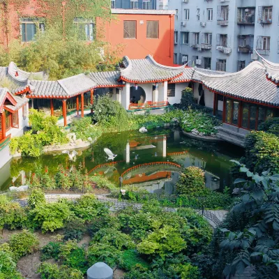 BEIJING YUETAN HOTEL Отели рядом с достопримечательностью «Станция метро Fuchengmen»