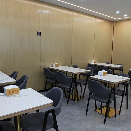 Super 8 Hotel (Qianshan Bus Station)