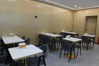 โรงแรมซูเปอร์ 8 (สถานีขนส่งเชียนซาน)