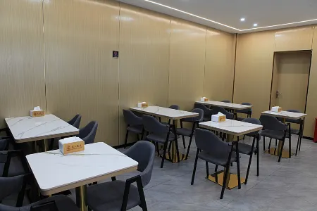 Super 8 Hotel (Qianshan Bus Station)