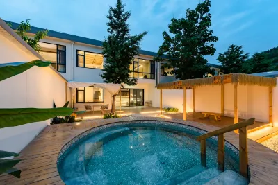 Floral Hotel·Jinan Peach Blossom Ridge B&B 구여산 폭포 풍경구 주변 호텔