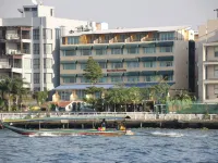 New Siam Riverside Hôtels à proximité de : Jetée de Praathit