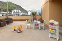 VENTO · Sunlit Golden Peak Lake View Vacation Hotel