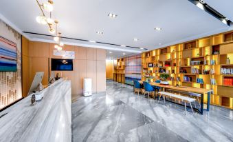 LBED Designer Hotel (Hangzhou Linping Metro Station Yintai City)