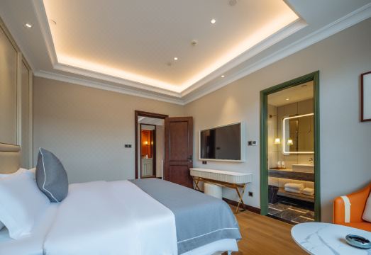 Floral Lux Hotel·Taizhou Fengchenghe Resort Hotel (Old Street) Hotel Overview