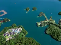 Blue City. Anyi Resort Qiandao Lake County فنادق في جيانده