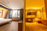 Divine Land Hotel فنادق في 