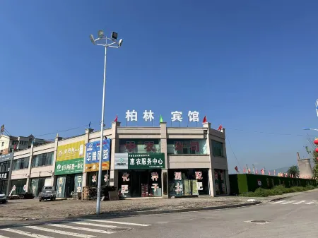 Berlin Hotel (Wenshui Railway Station) Отели рядом с достопримечательностью «Lvliang Administration College Wenshui Branch»