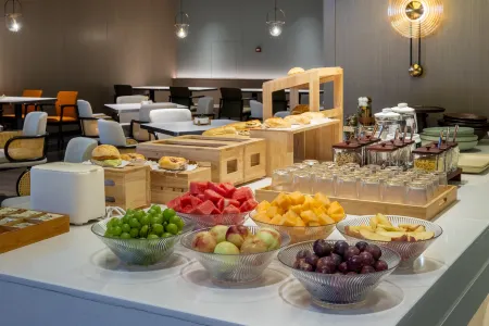 Vienna International Hotel (Guangzhou Development District) Отели рядом с достопримечательностью «Longtoushan Forest Park»