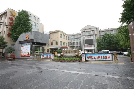 Mingfeng Hotel Отели в г. Юаньань