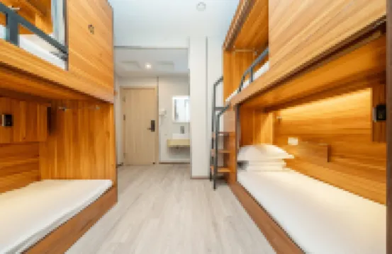 Shanghai Dengba International Chain Inn (Hongqiao Airport Jiuting Metro Station Branch)