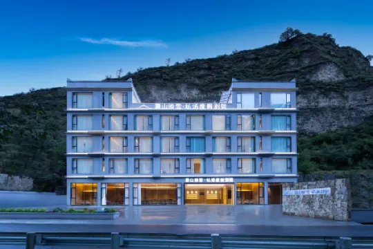 Mushan Yingxue Private Tang Holiday Bieyuan (Siguniangshan Shuangqiaogou Scenic Area)