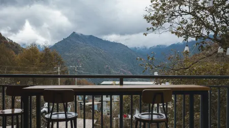 Tipsy Panda Mountain spring Villa