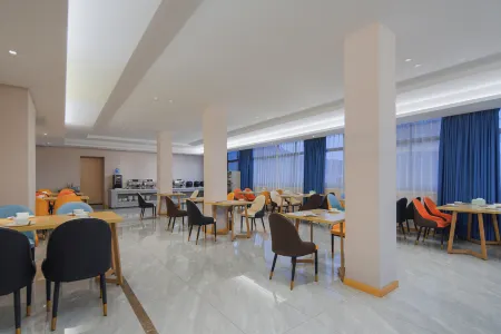 Longcheng  Big  Hotel(Jiujiang Pengze Longcheng Avenue) Отели в г. Пэнцзе