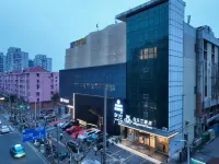 Magnolia Hotel (Shanghai Lujiazui Binjiang Branch) Hotels near Yicang Gallery