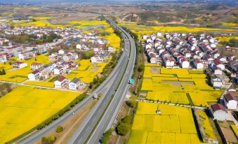 Gulong Hotel (Hanzhong High-speed Railway Station Wanbang)