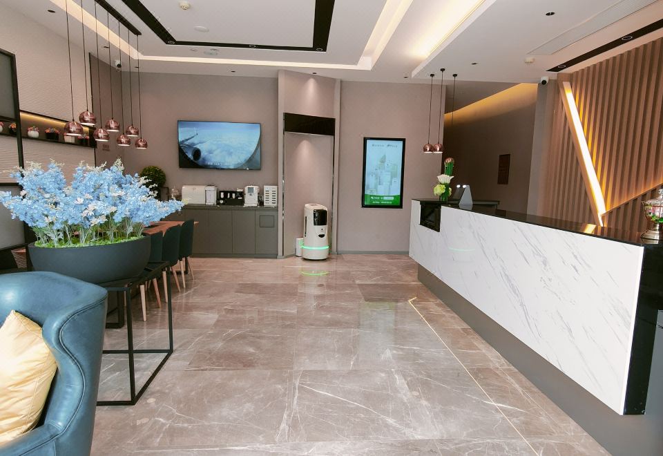 5. 홈인 이즈 호텔..