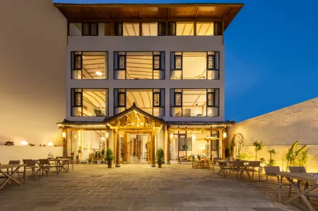 Libo Xiaoqikong Banshan Yunshe Отели рядом с достопримечательностью «Wolong Pond»