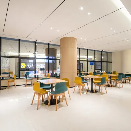 City Comfort Inn Hotel (Hechi Jinchengjiang Baima Pedestrian Street)