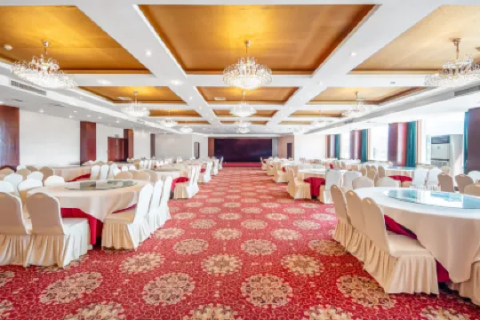 Wuneng International Hotel Отели рядом с достопримечательностью «Jiuxian Fenshuizhen Jiulong Temple»