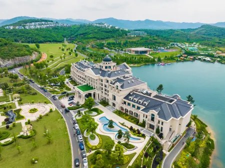 Yixing Inlong Narada Resort Hotel Отели рядом с достопримечательностью «Shanjuan Cave»