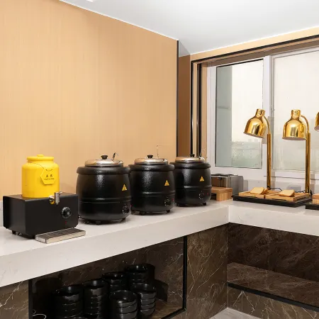 Vienna International Hotel (Luohe Exhibition Center Songjiang Food Street Branch)