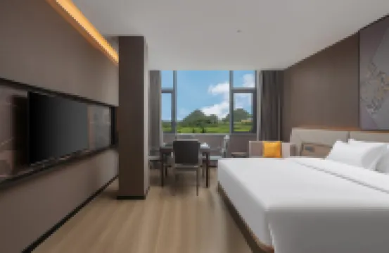 IU Hotel (Xingyi Yangguanggu Tourist Resort Hotel)