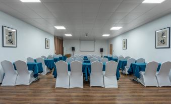 Kee Royal Hotel (Dengzhou Hua Chau Academy Store)