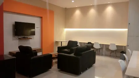 Autumn Living Hotel Отели в г. Kenjeran