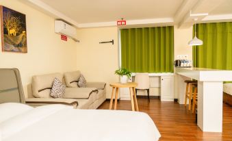 Super 8 Hotel (Weifang High Speed Railway North Station)